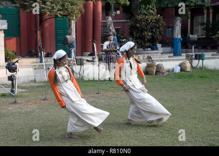 Kolkata`, India. 11th Dec, 2018. Lepcha women perform Lepcha traditional dance to celebrate Lepcha New Year at Jorasanko Tahkur Bari the ancestral home Rabindranath Tagore. Credit: Saikat Paul/Pacific Press/Alamy Live News Stock Photo